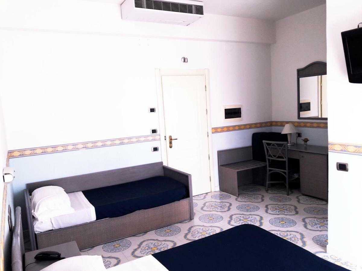 Hotel Stella Maris Casal Velino Quarto foto